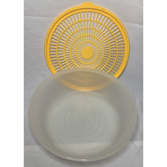 Tupperware Colander Strainer Large Yellow Bowl and Lid Seal Flow Through Vintage - Picture 3 of 4